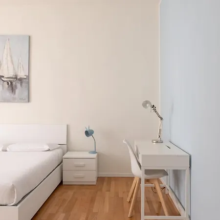 Charming 4 Person Navigli District - Mirable Pm מילאנו